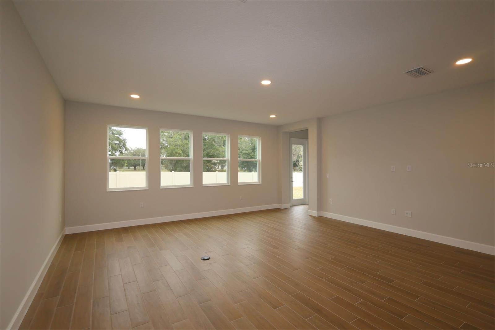 WILLOW RUN - Residential