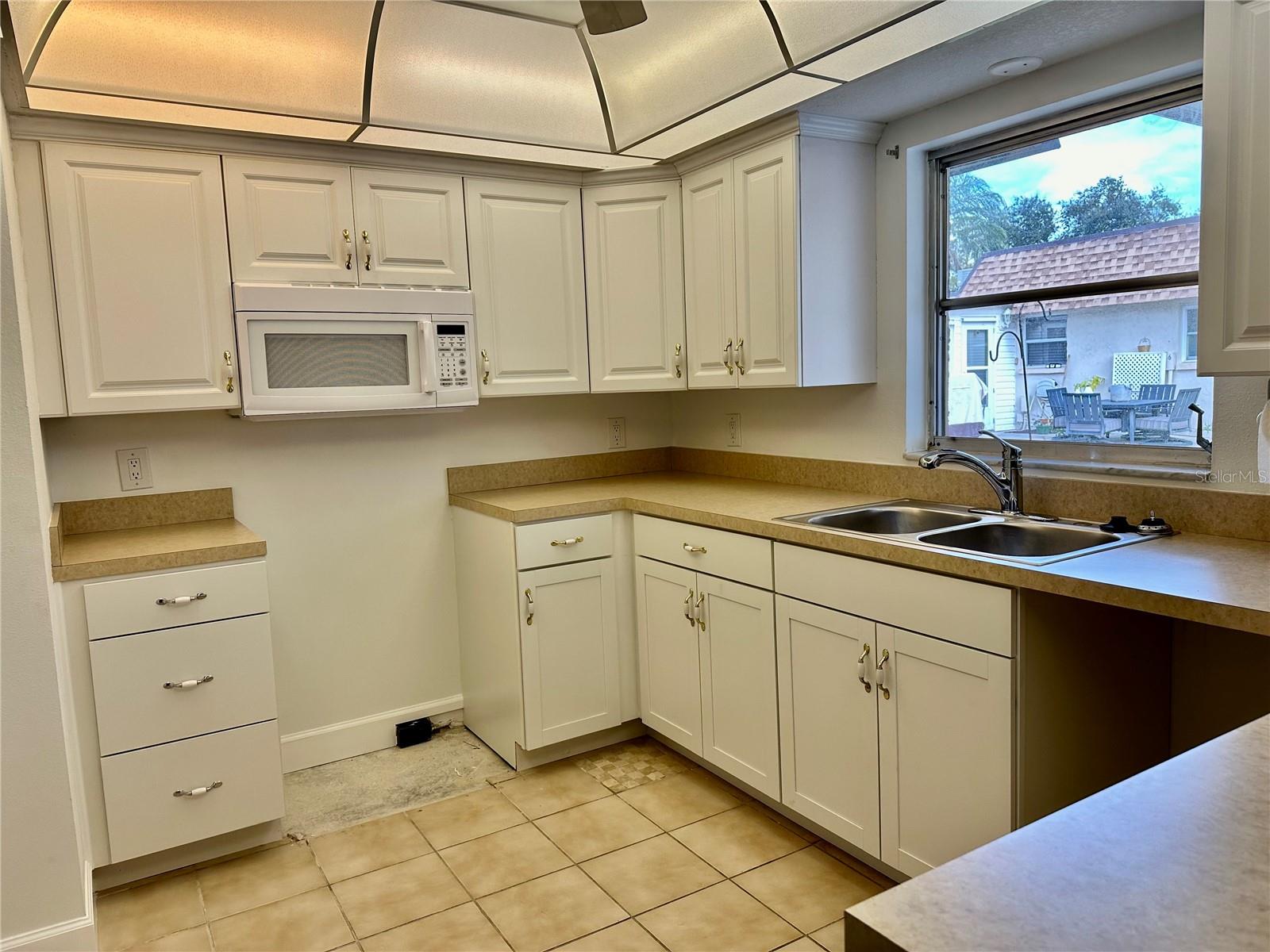 ROTHMOOR ESTATES CONDO - Residential