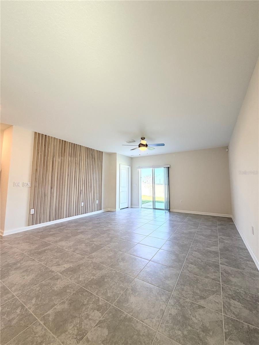 2743 RUNNERS CIRCLE