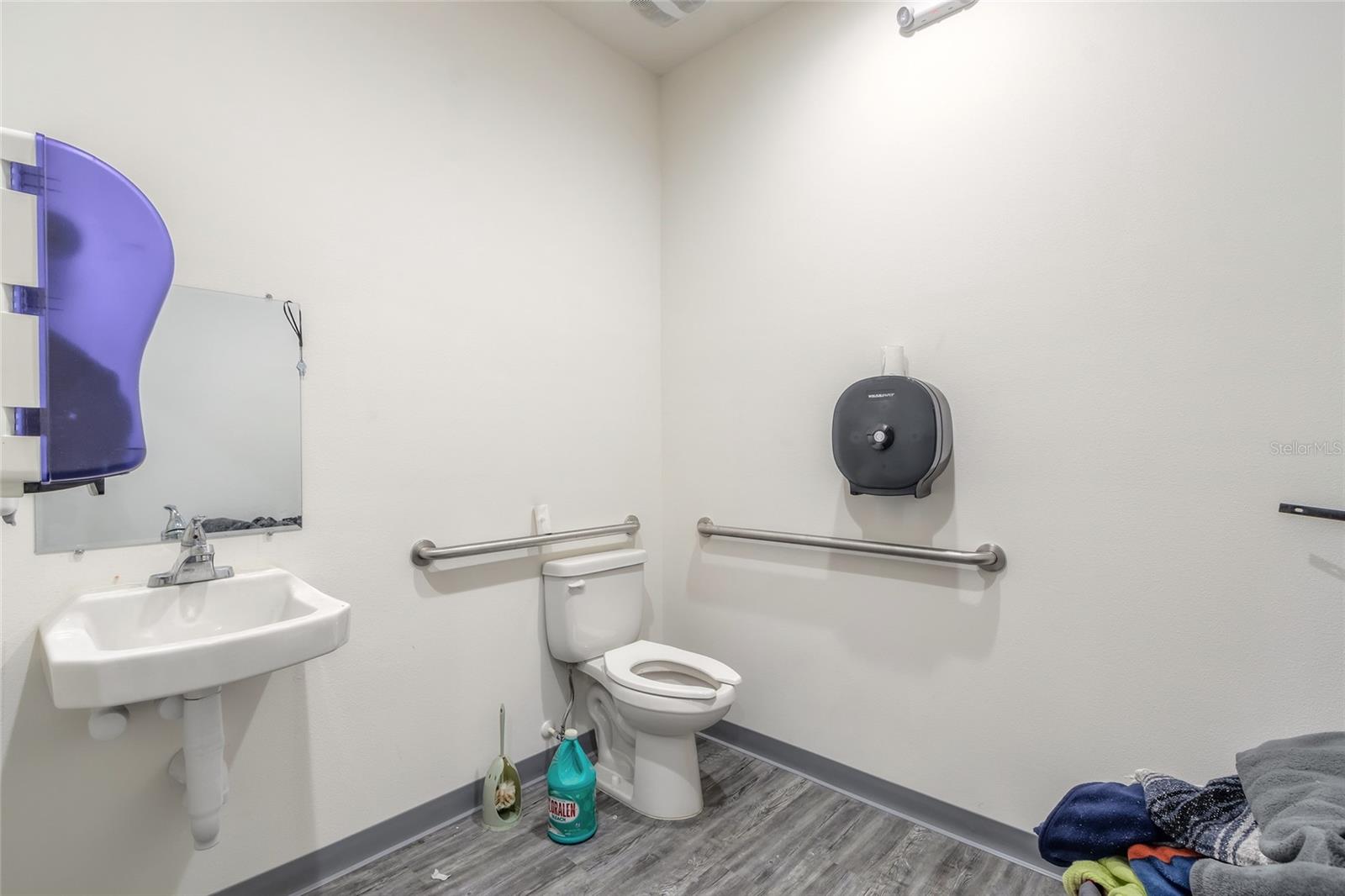 MASON & CARSWELLS HOLLY HILL - Commercial Sale