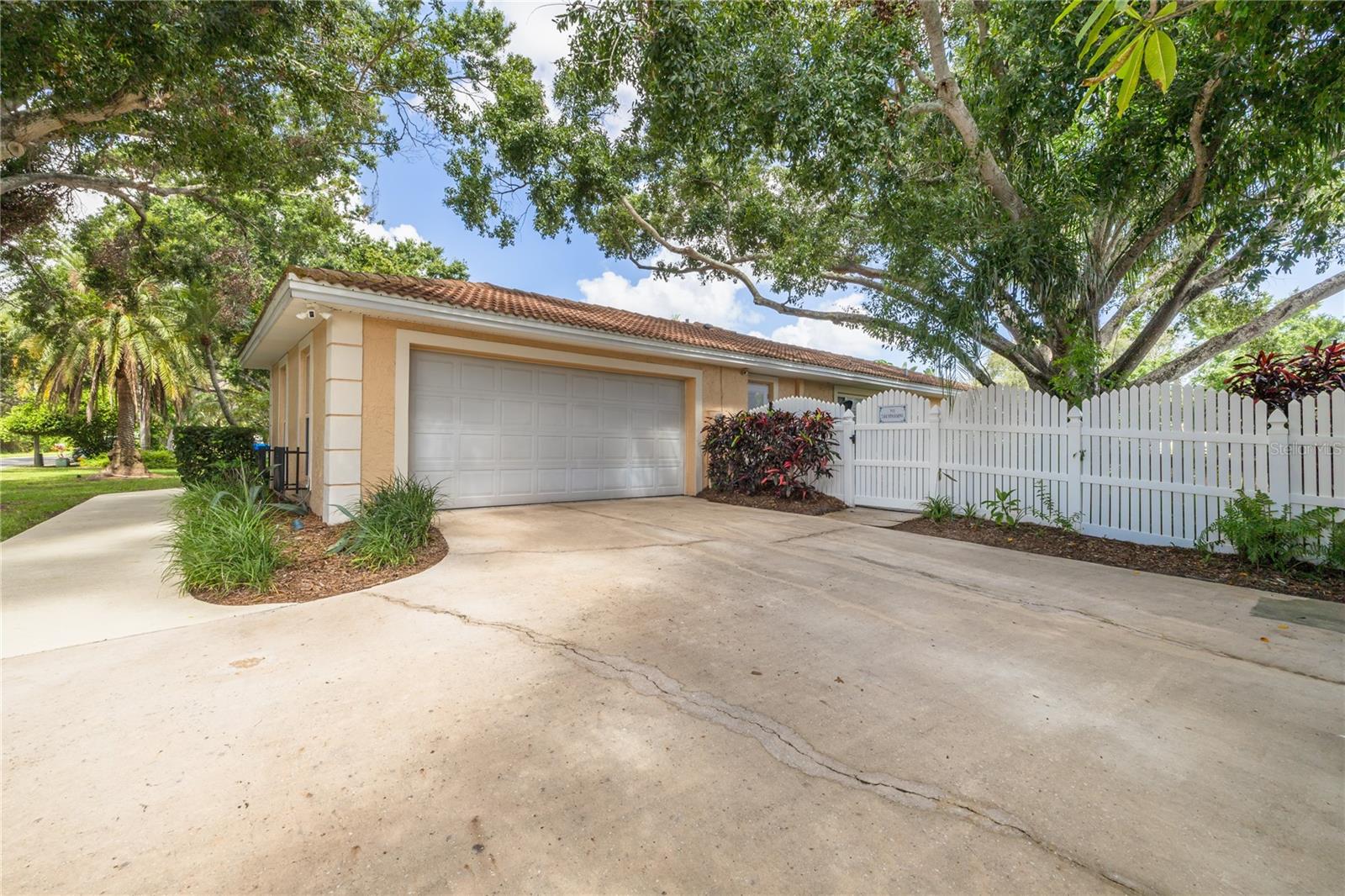 2370 WEYMOUTH DRIVE