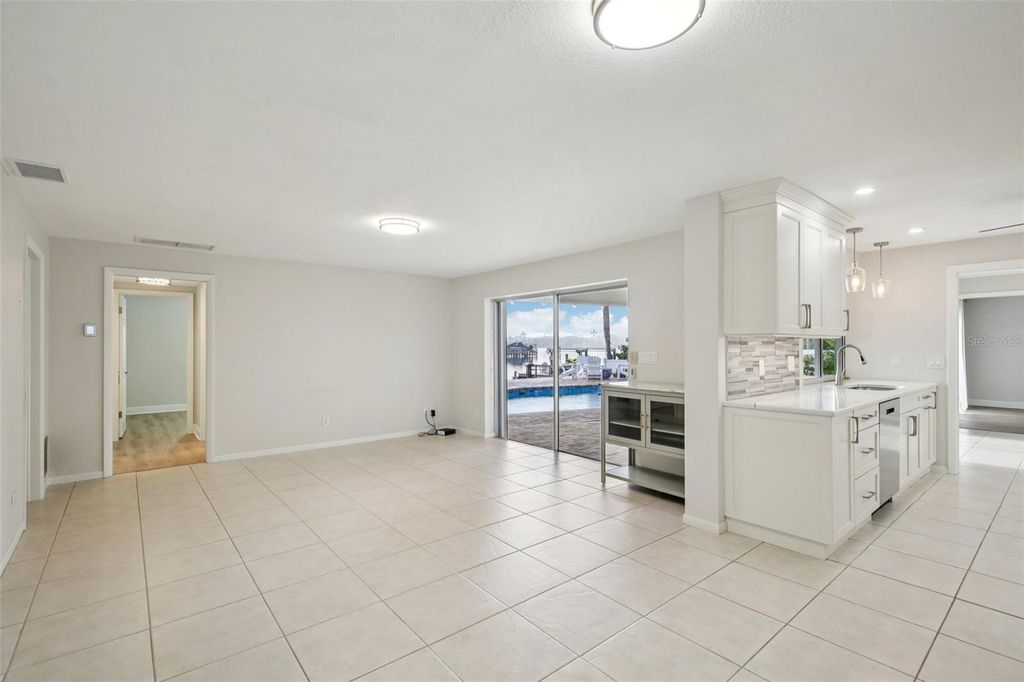 Photo of 2180 Dolphin Boulevard S, St Petersburg, FL 33707 (MLS # TB8459422)