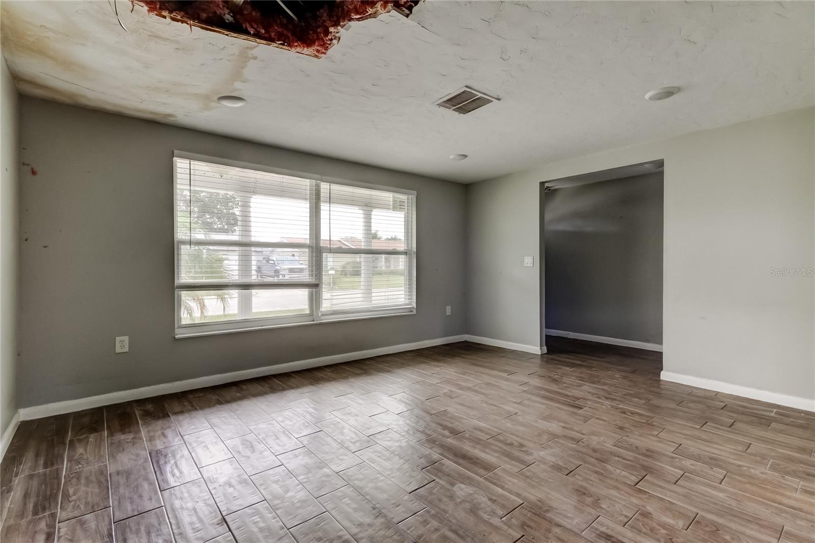 EMBASSY HILLS - Residential