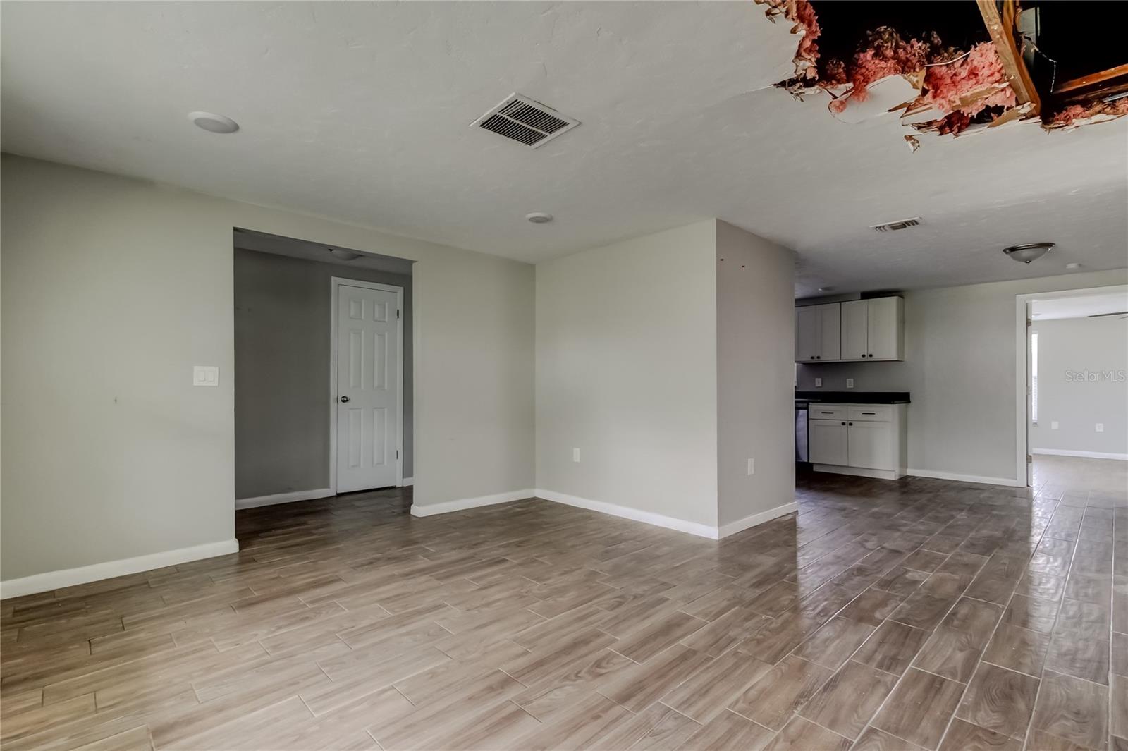 EMBASSY HILLS - Residential