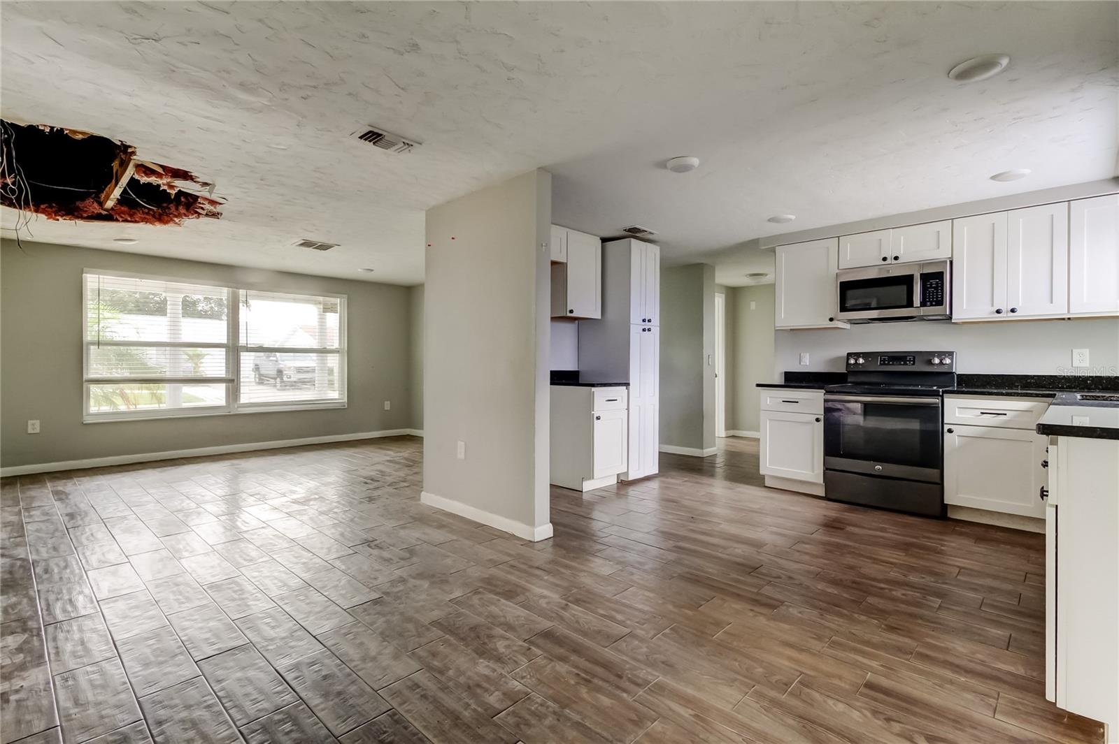 EMBASSY HILLS - Residential