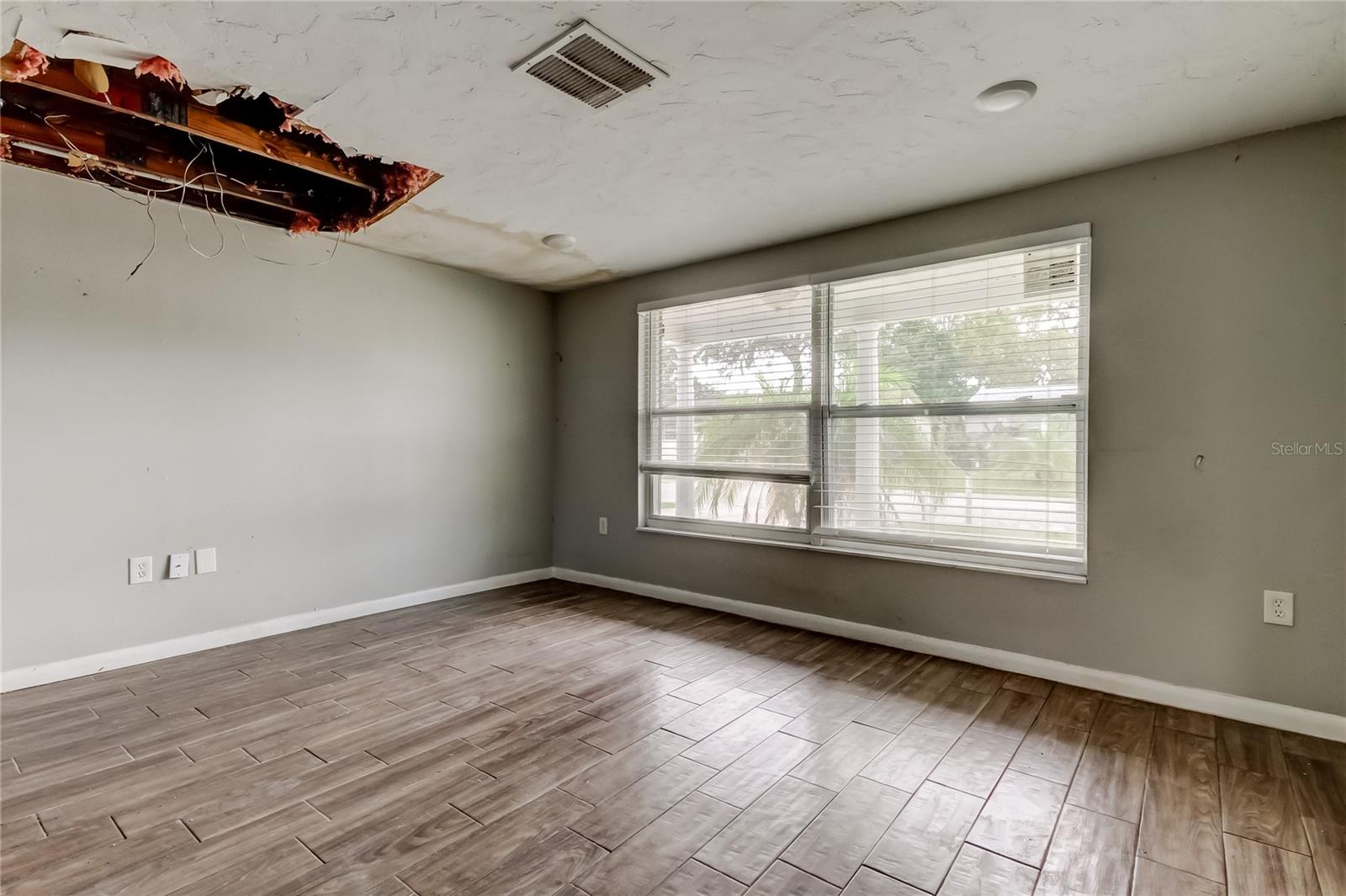 EMBASSY HILLS - Residential