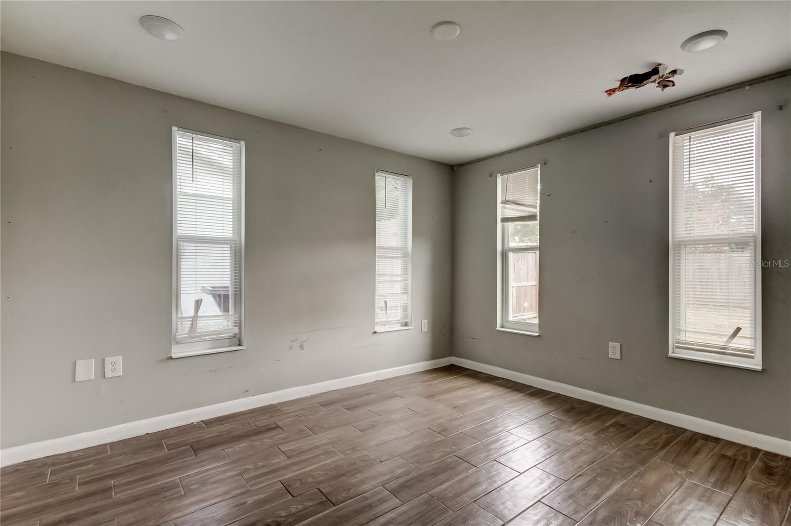 EMBASSY HILLS - Residential