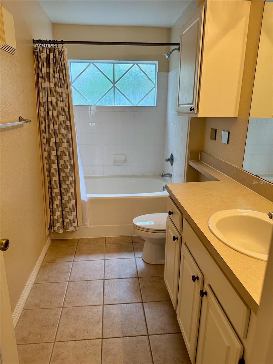 VISCONTI EAST - Residential Lease