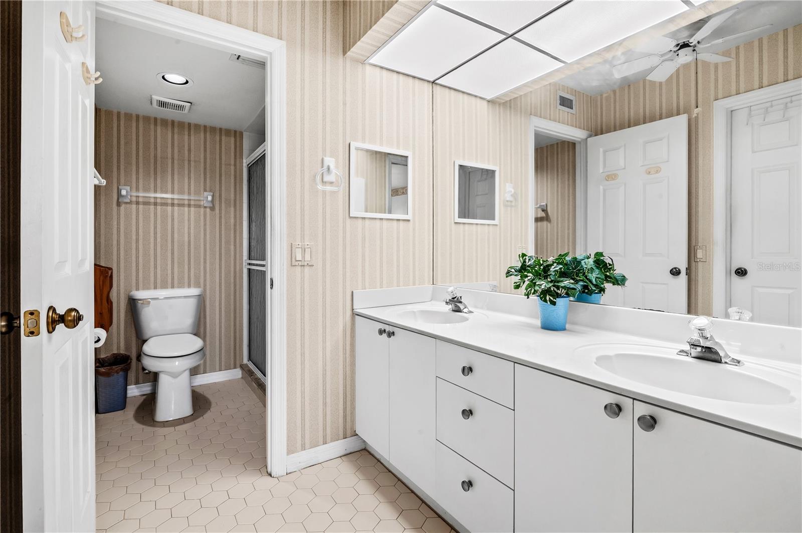 WINDJAMMER POINT PH 05 BLDG 01 - Residential