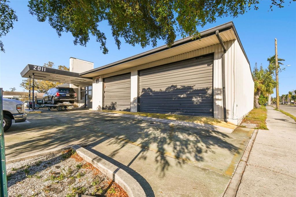 Photo of 2011 9th Street W, Bradenton, FL 34205 (MLS # A4641976)