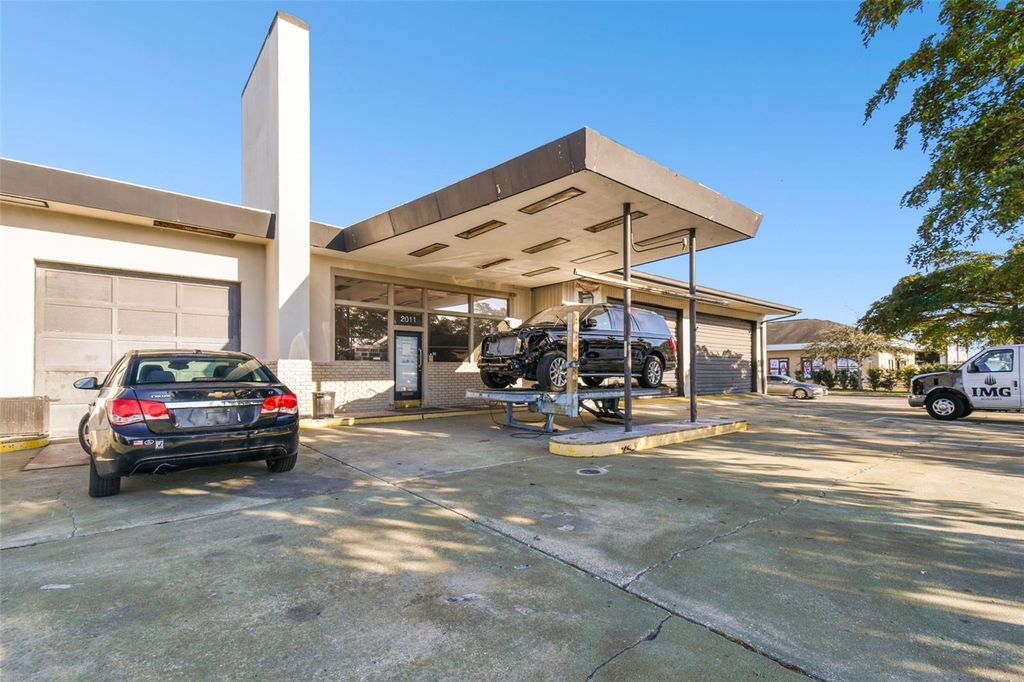 Photo of 2011 9th Street W, Bradenton, FL 34205 (MLS # A4641976)