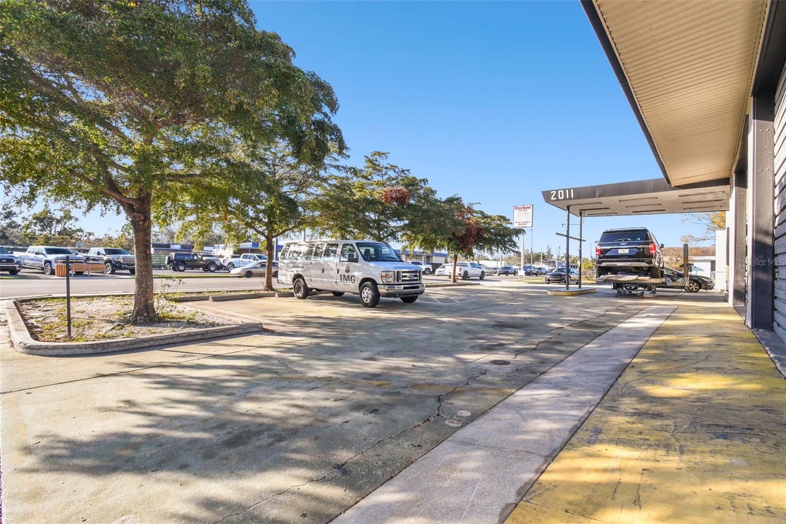 ORANGE ESTATES - Commercial Sale