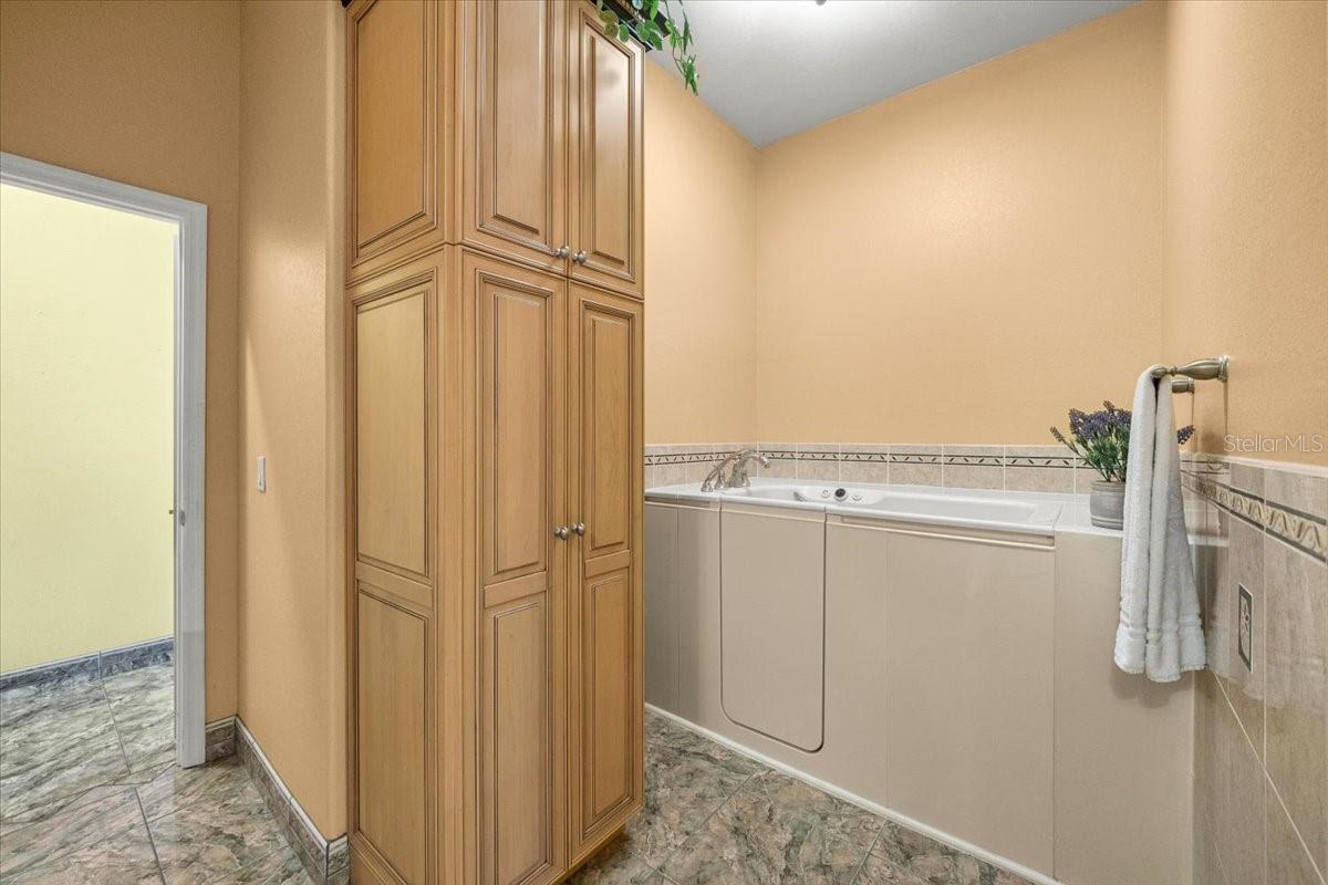 OCALA THOROUGHBRED ACRES - Residential