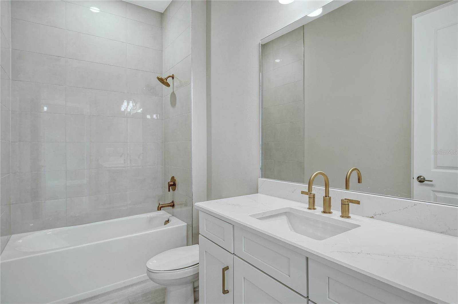 AZARIO ESPLANADE - Residential