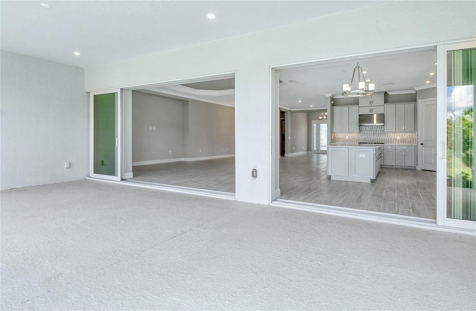 AZARIO ESPLANADE - Residential