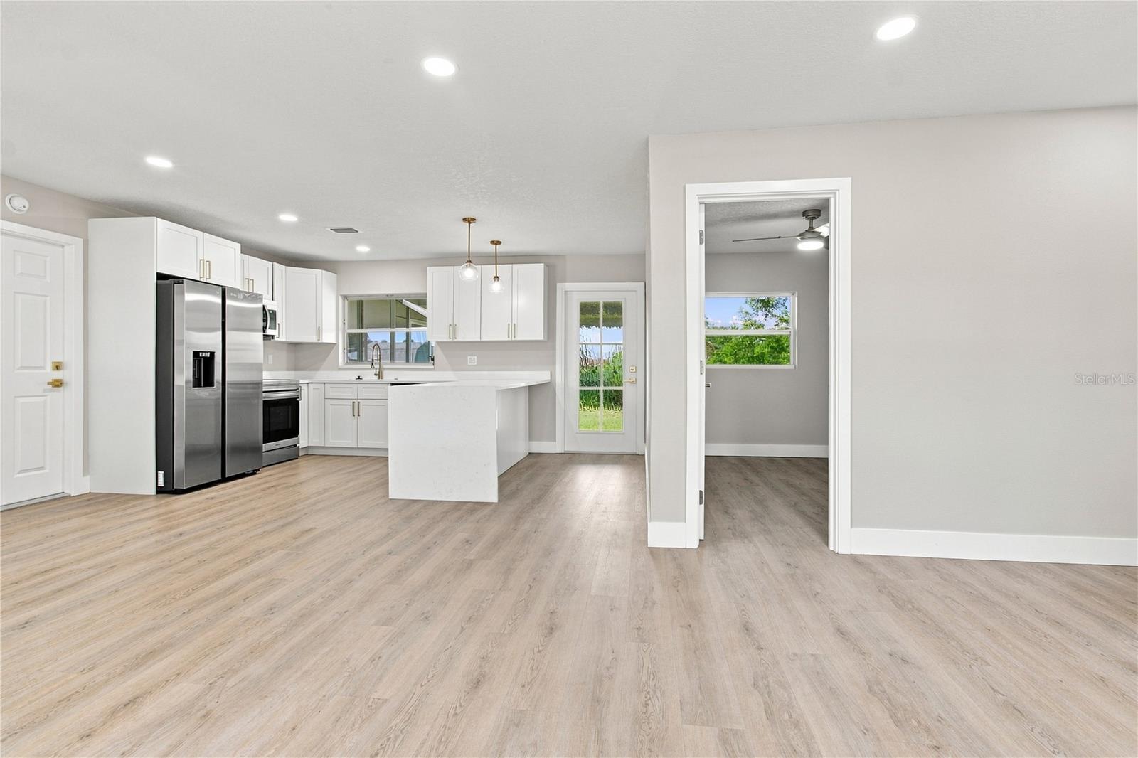 1250 MAGNOLIA DRIVE