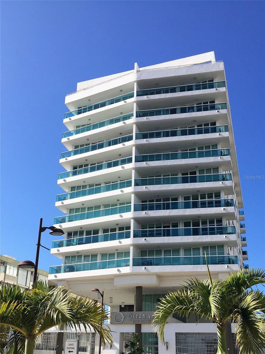Elegant Condo Building!! Ocean View!! Modern Apartment! Fully Equipped and Beautifully Furnished. Super Spacious 3 Bedrooms, 2.5 Bathrooms, 2 Covered Parking Spaces. Exquisite Kitchen with Ocean View, Granite Countertops and Stainless Steel Top of the Line Appliances. Ample Balcony. On the Best Beach in Isla Verde!!! Full Power Generator and Water Cistern provided.