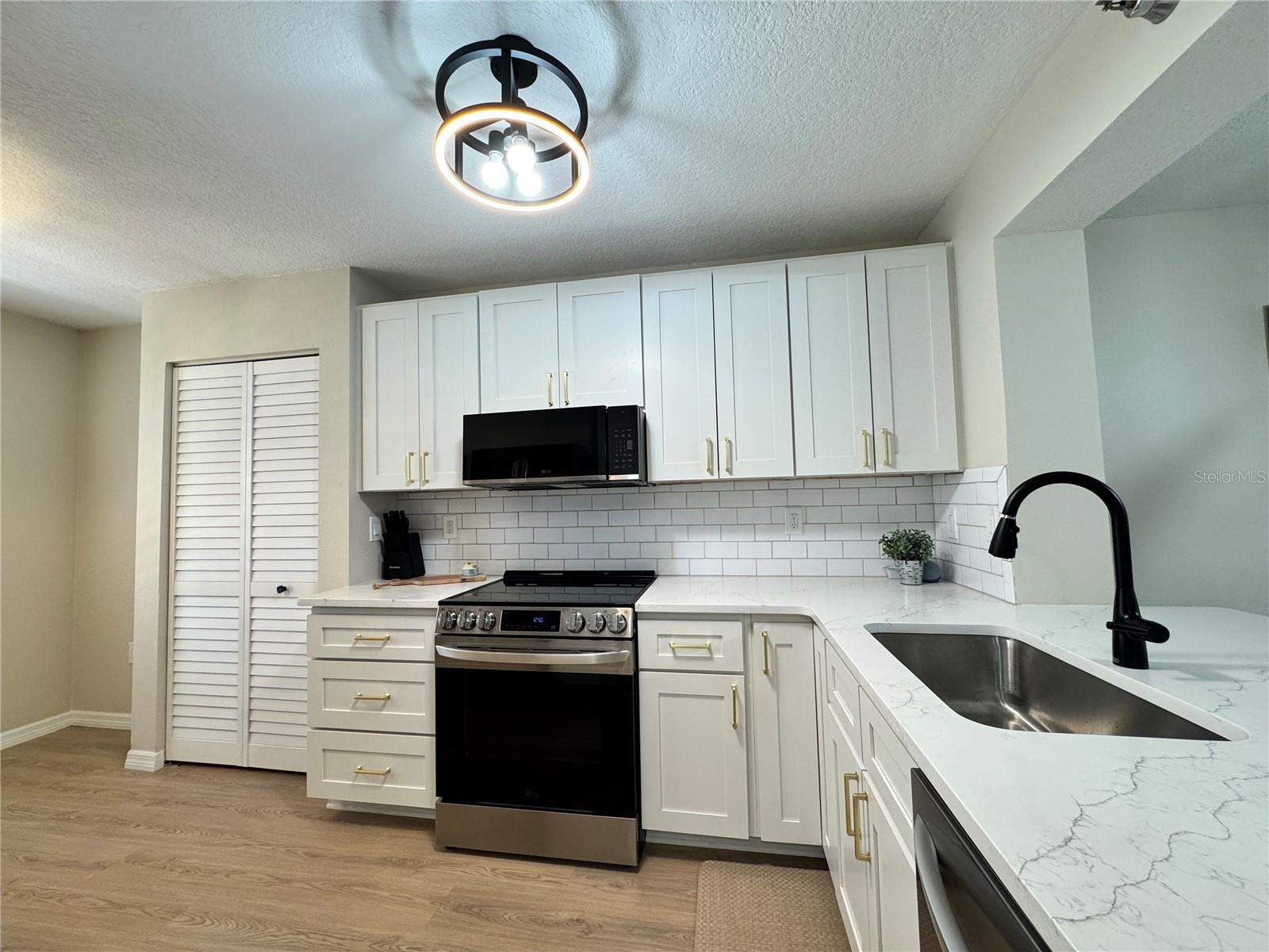 THE ARBORS AT PINEBROOK PH III - Residential Lease