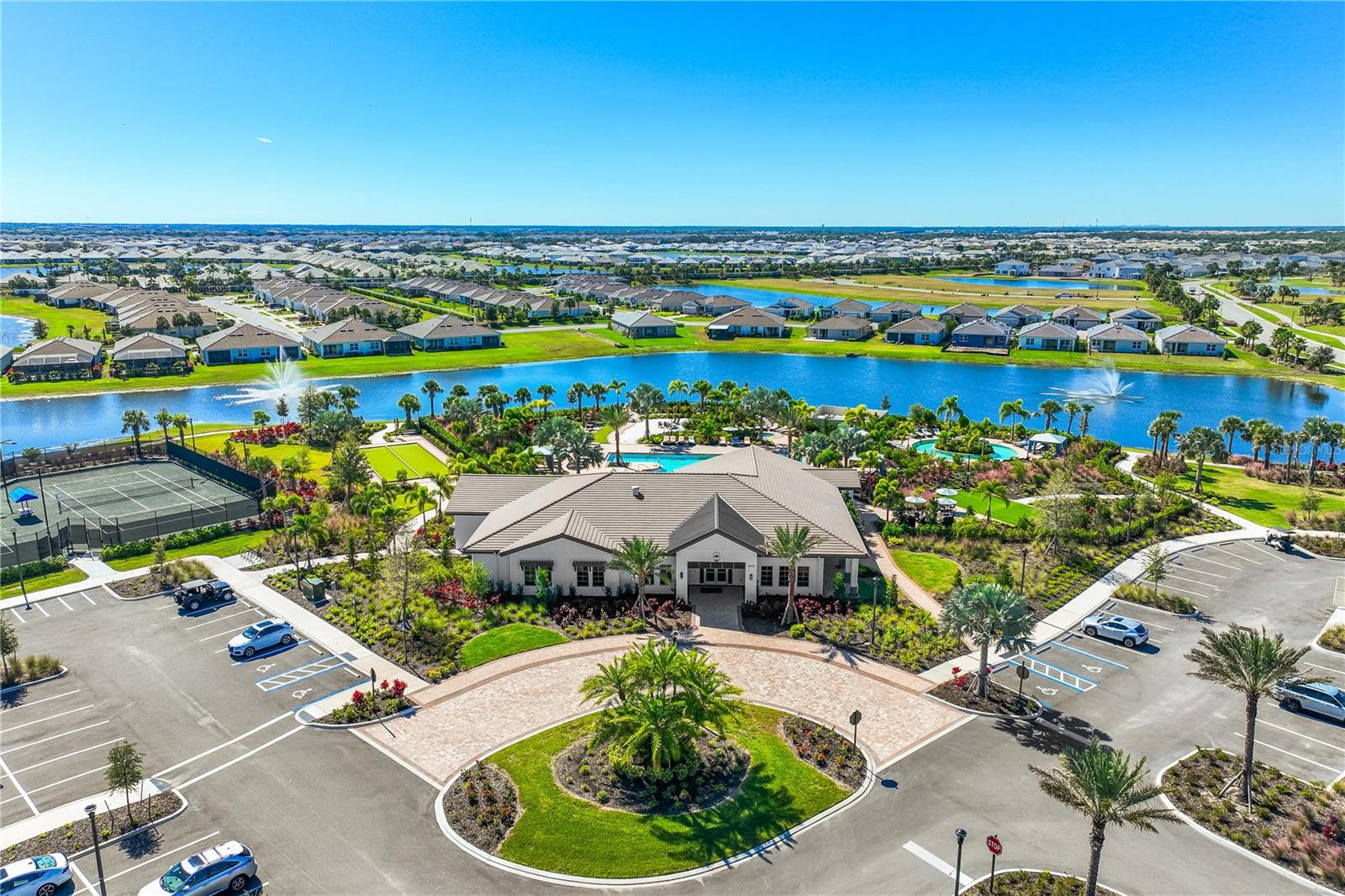 BELLA LAGO - Residential