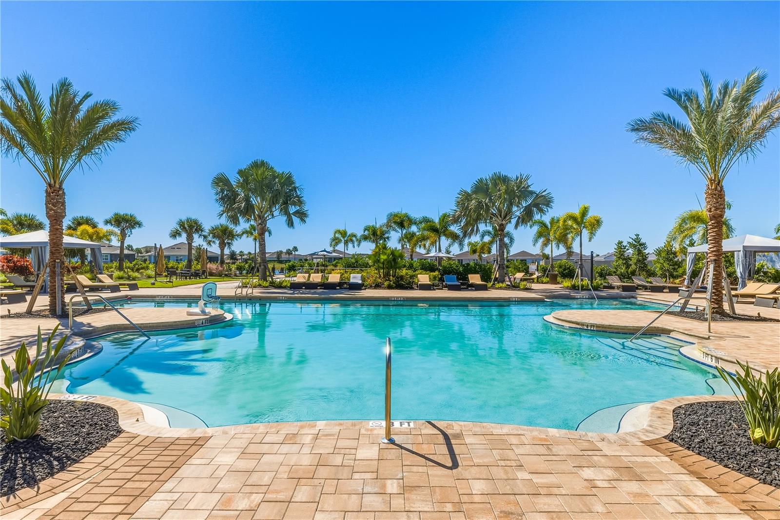 BELLA LAGO - Residential