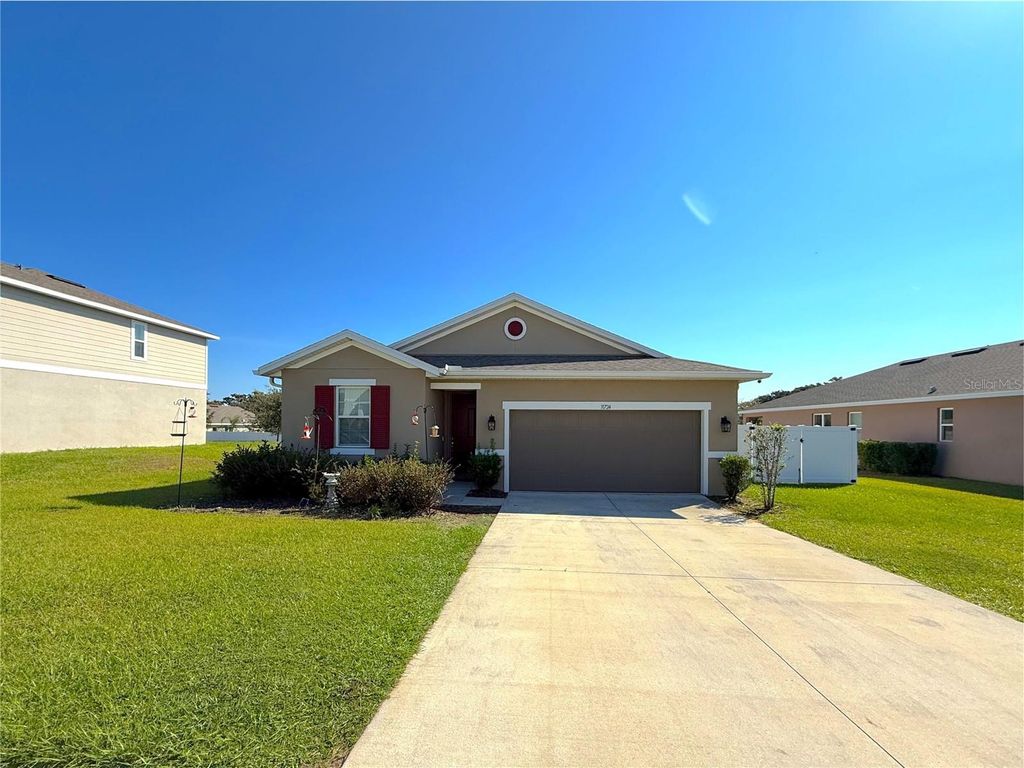 Photo of 31724 Broadwater Avenue, Leesburg, FL 34748 (MLS # O6355104)