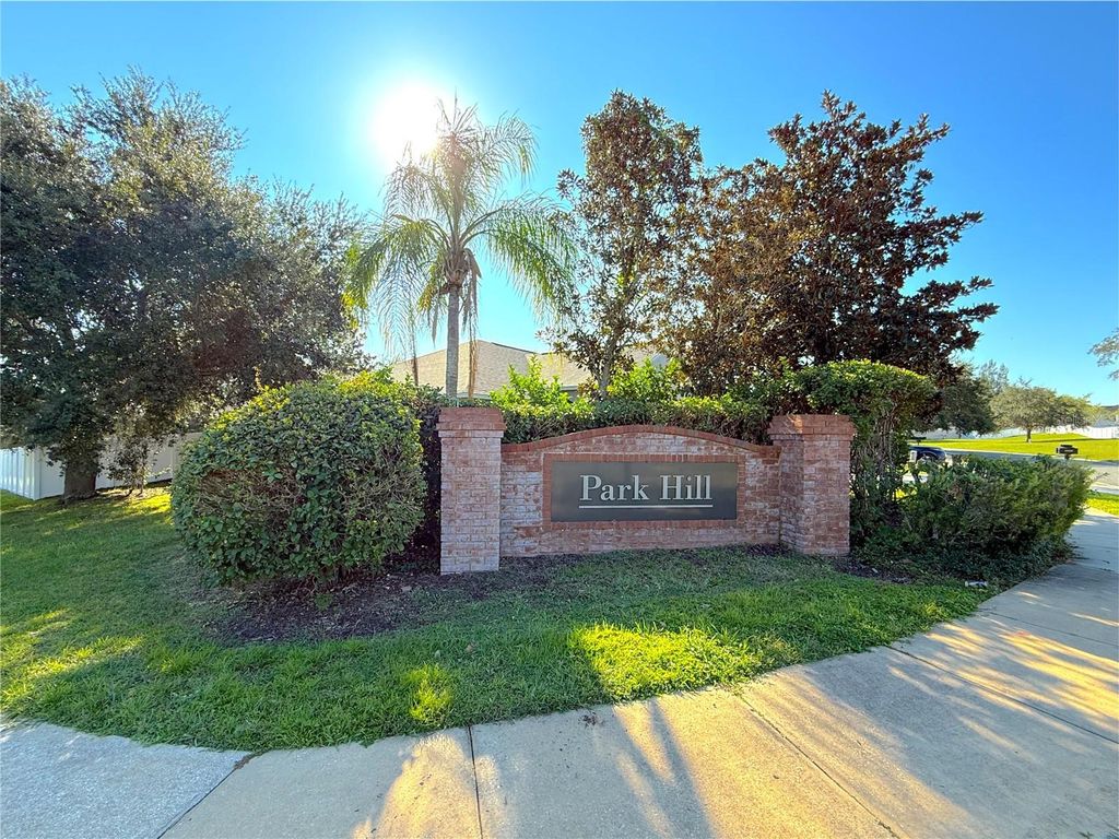 Photo of 31724 Broadwater Avenue, Leesburg, FL 34748 (MLS # O6355104)