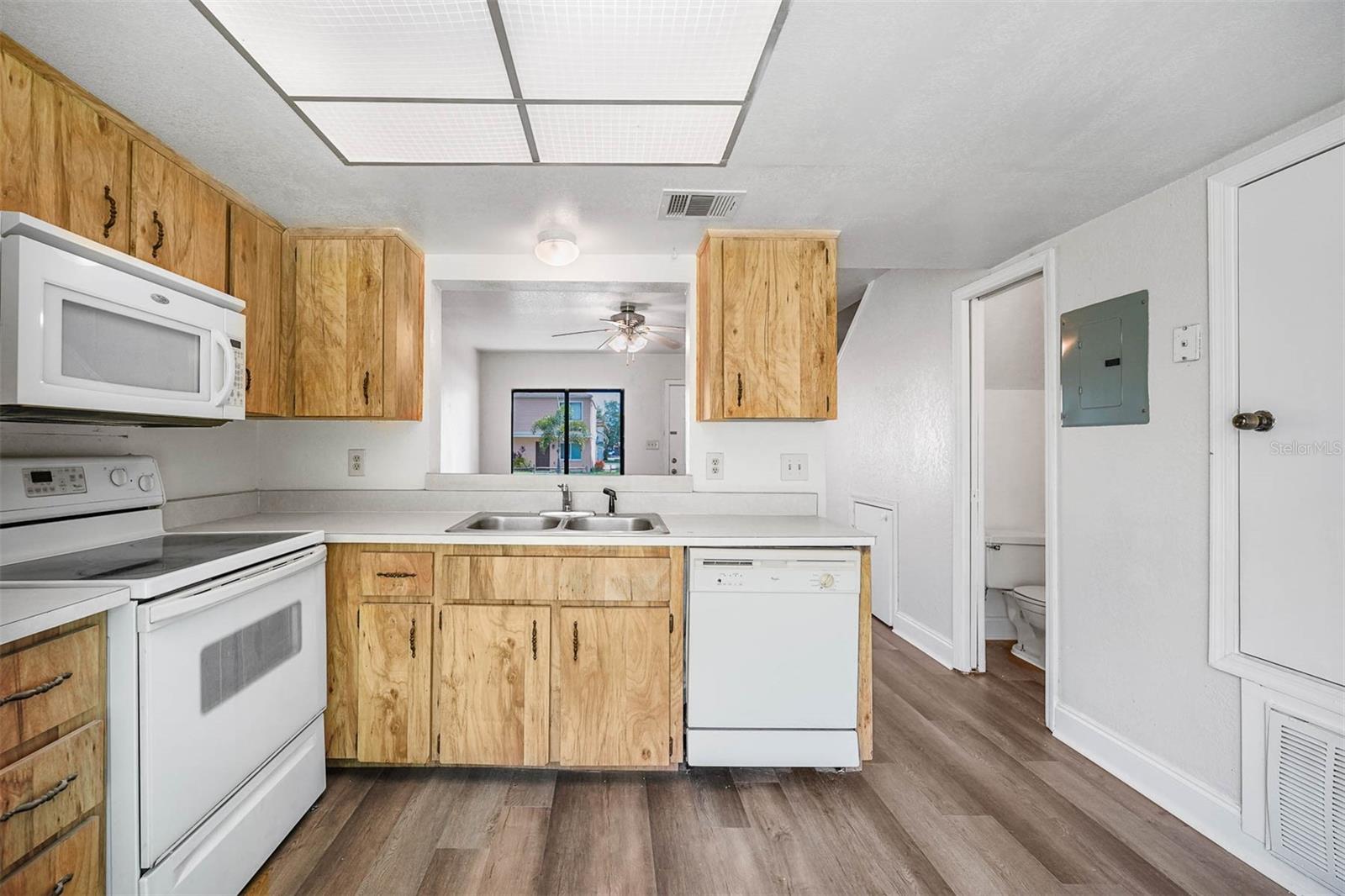 CAMBRIDGE CIRCLE - Residential Lease