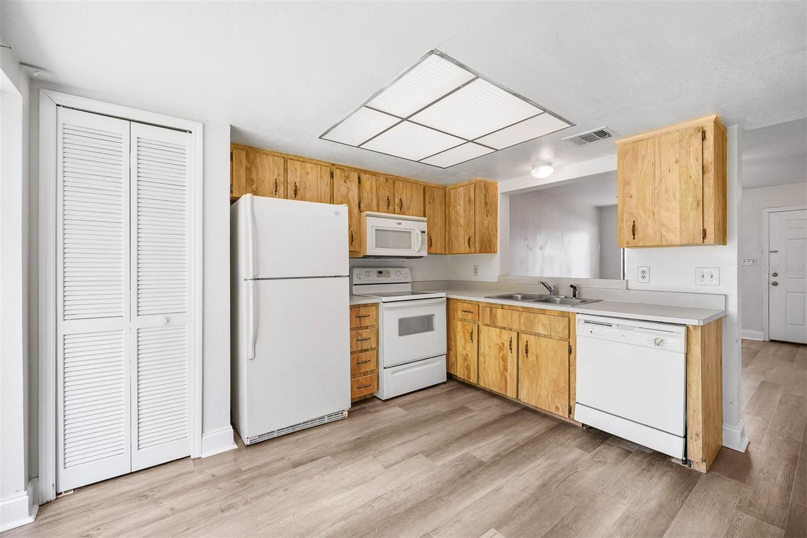 CAMBRIDGE CIRCLE - Residential Lease