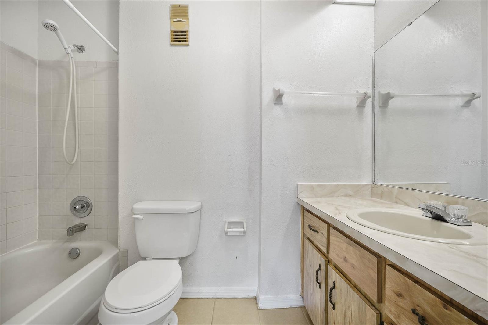 CAMBRIDGE CIRCLE - Residential Lease