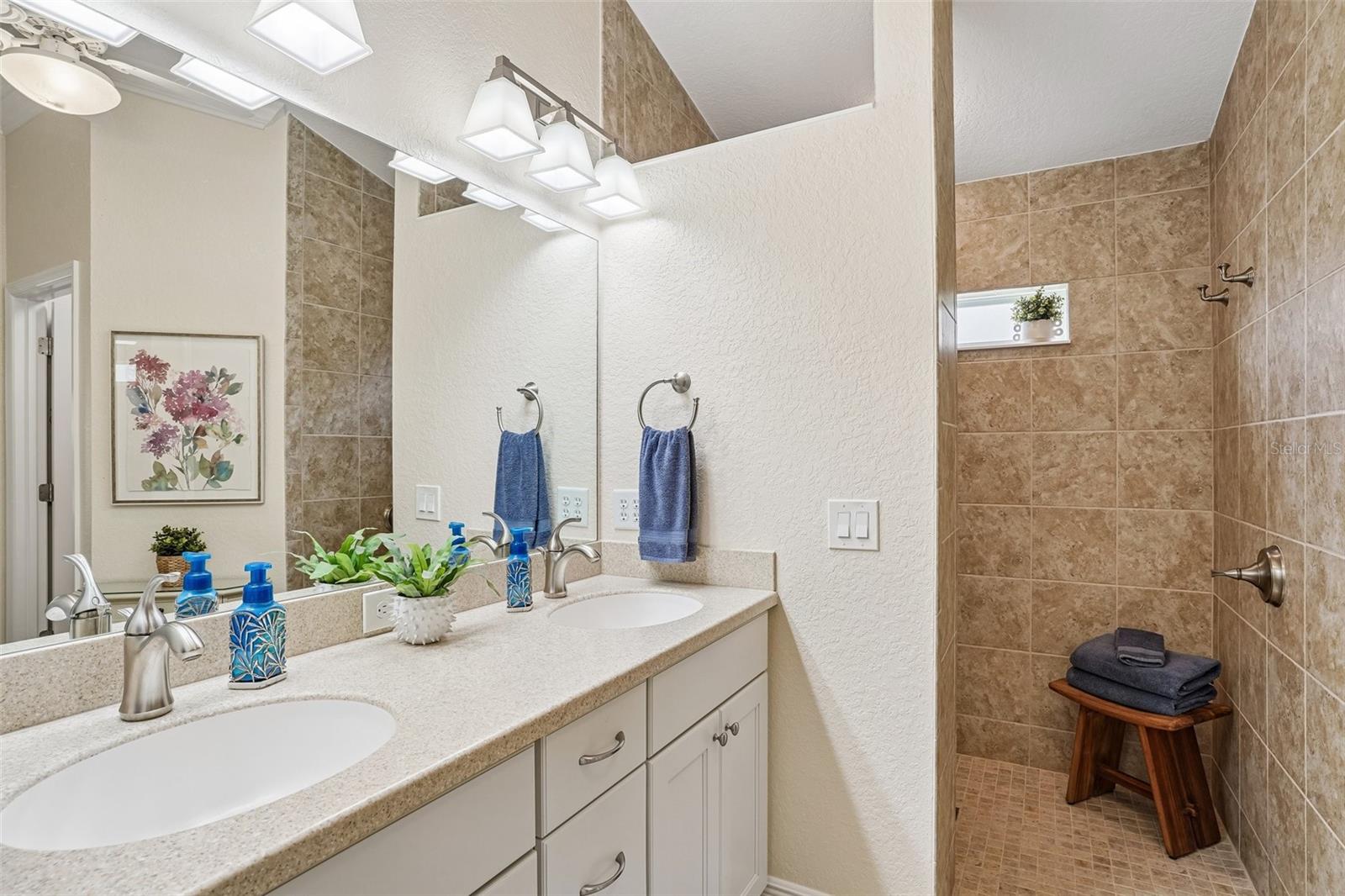 LAKESIDE LANDINGS - Residential