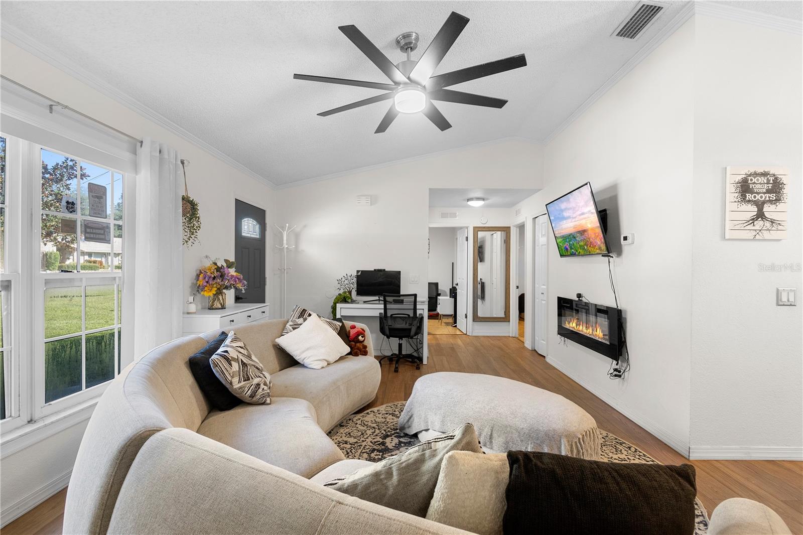 633 LELAND DRIVE