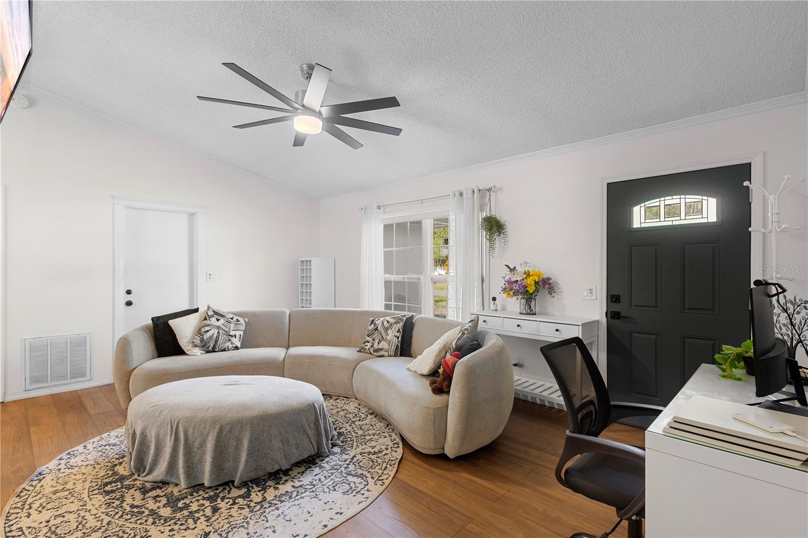 633 LELAND DRIVE