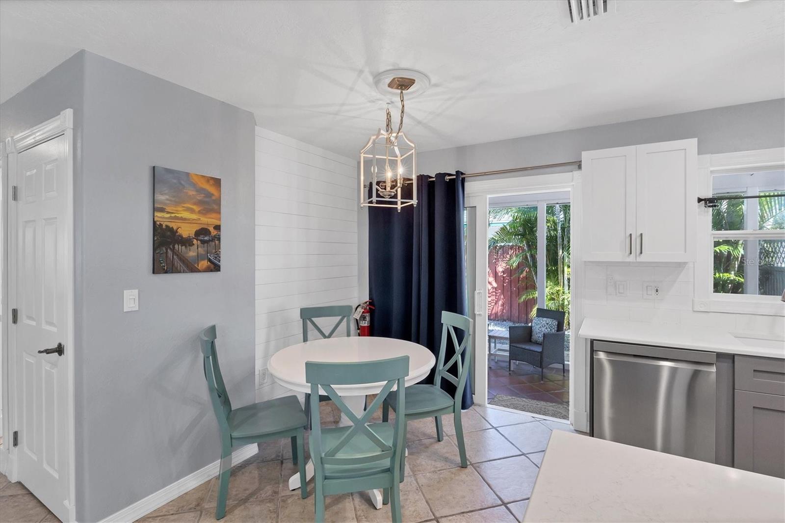 FRONT PORCH - Residential