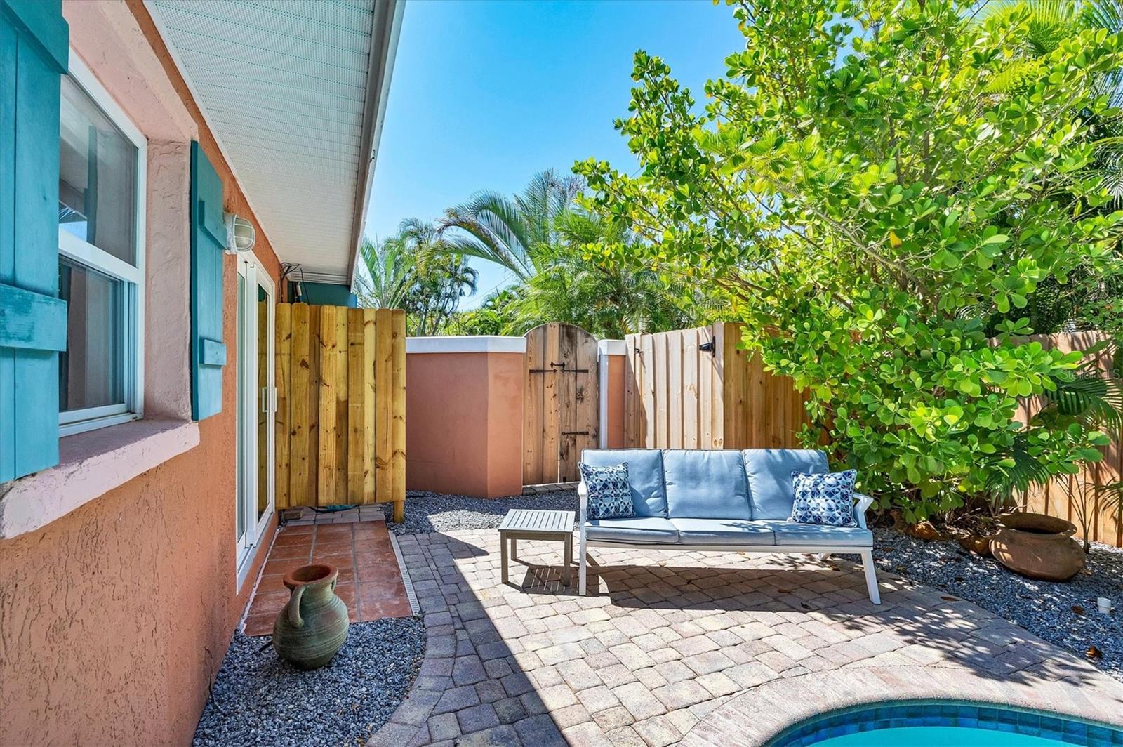 FRONT PORCH - Residential