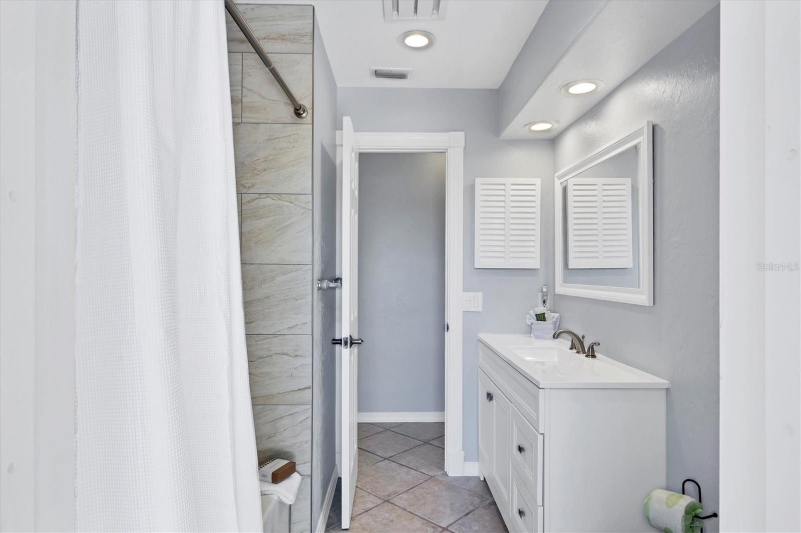 FRONT PORCH - Residential