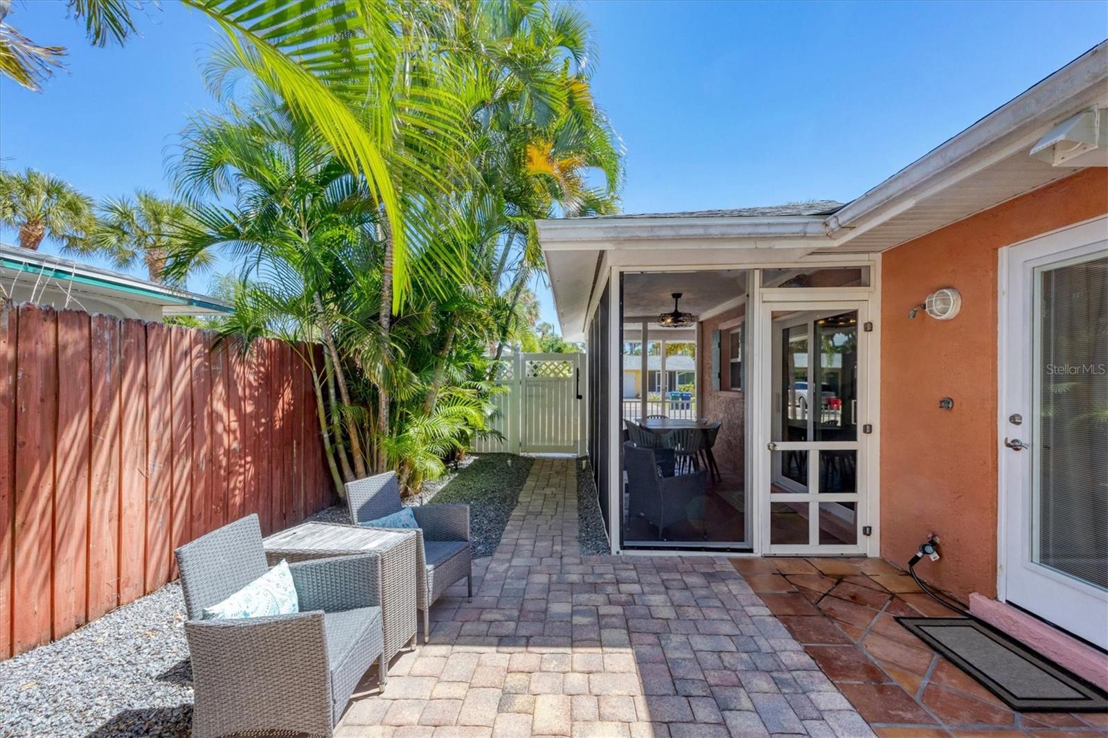 FRONT PORCH - Residential