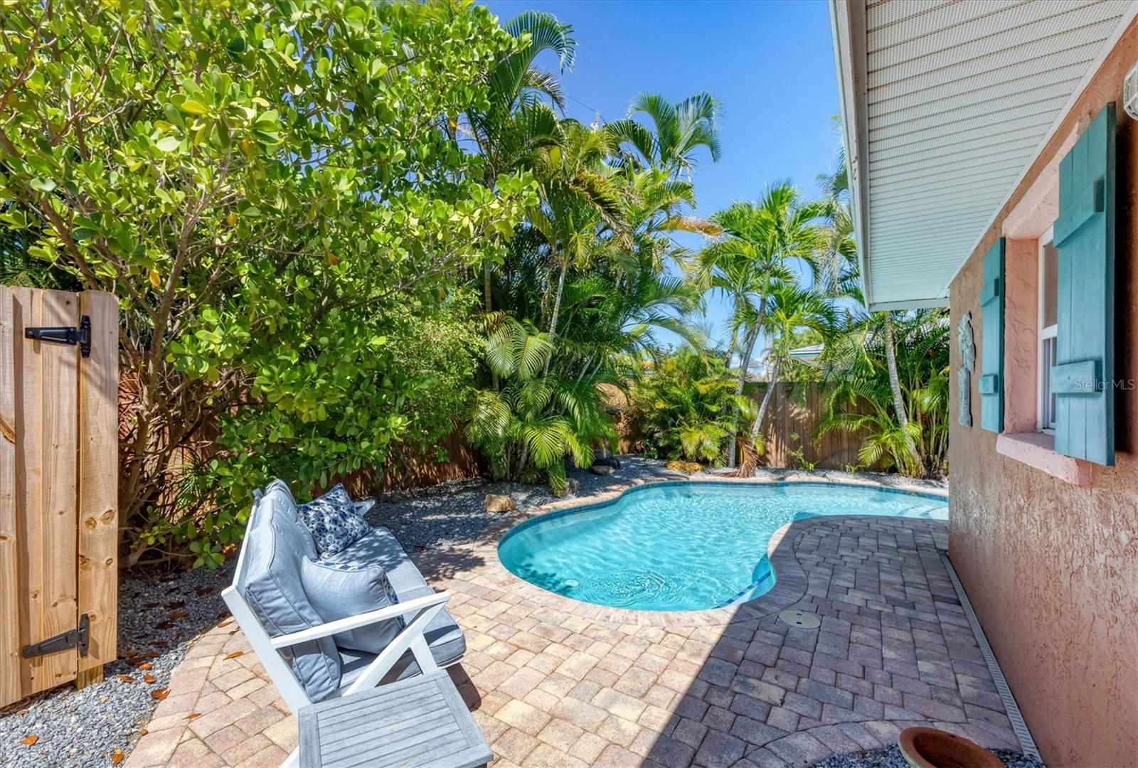 FRONT PORCH - Residential