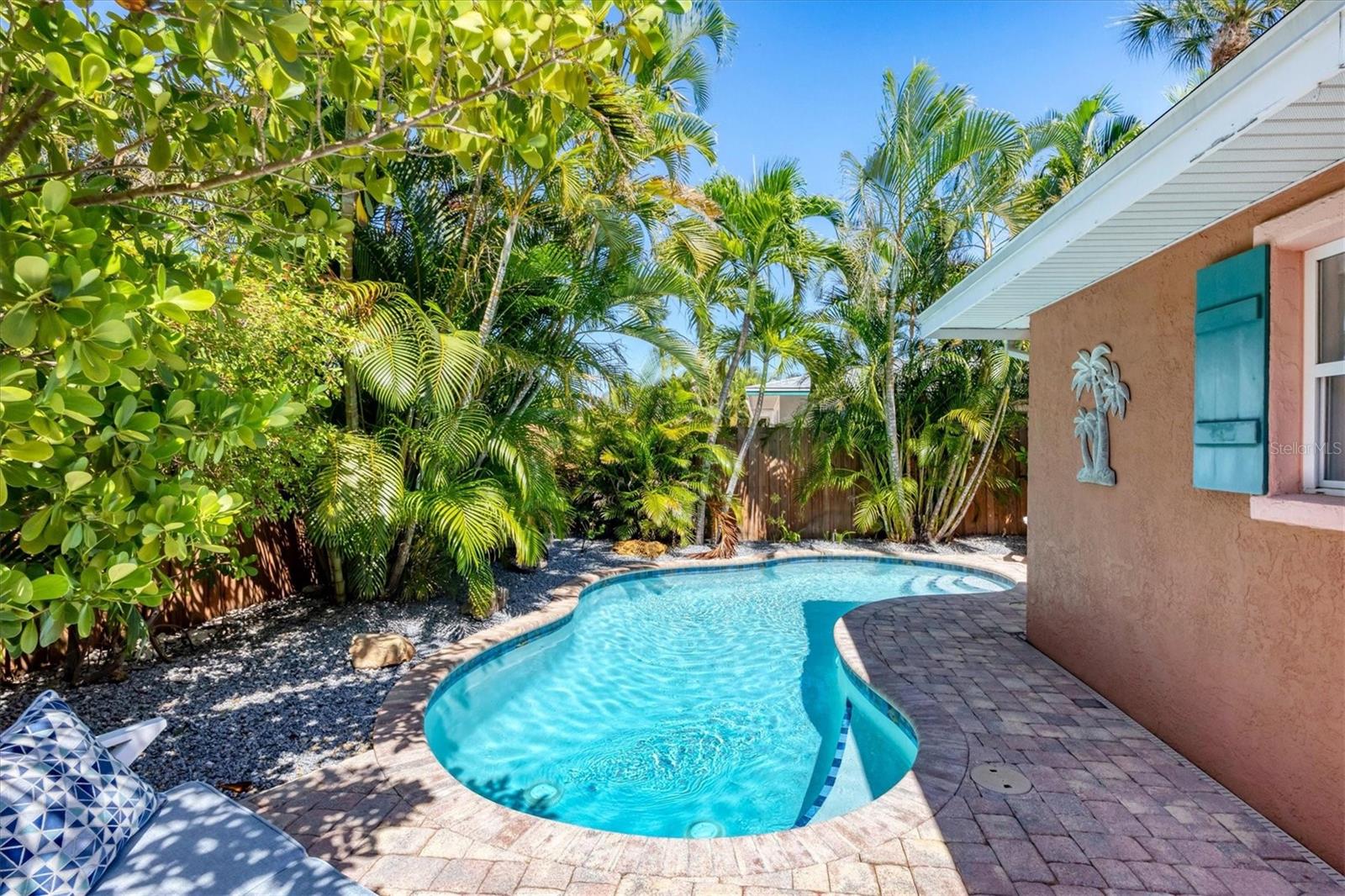 FRONT PORCH - Residential