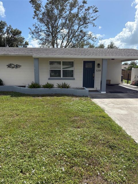 1215 LAUREL AVENUE VENICE FL 34285