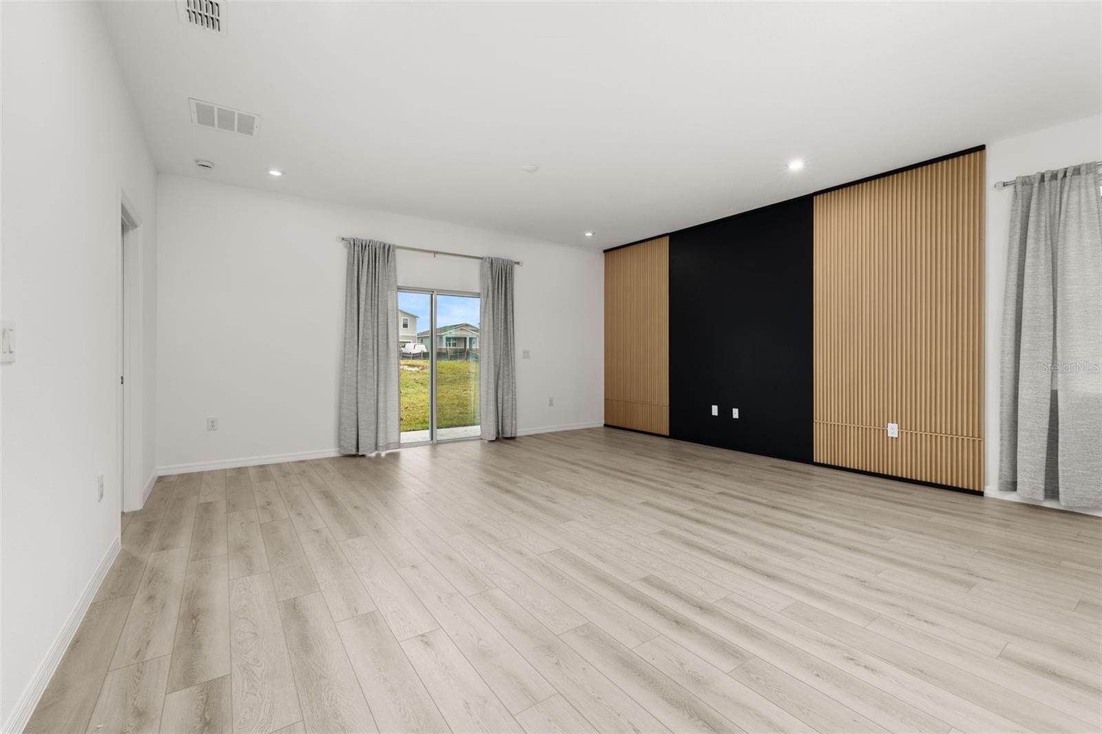 COVERED BRIDGE/LIBERTY BLUFF P - Residential Lease