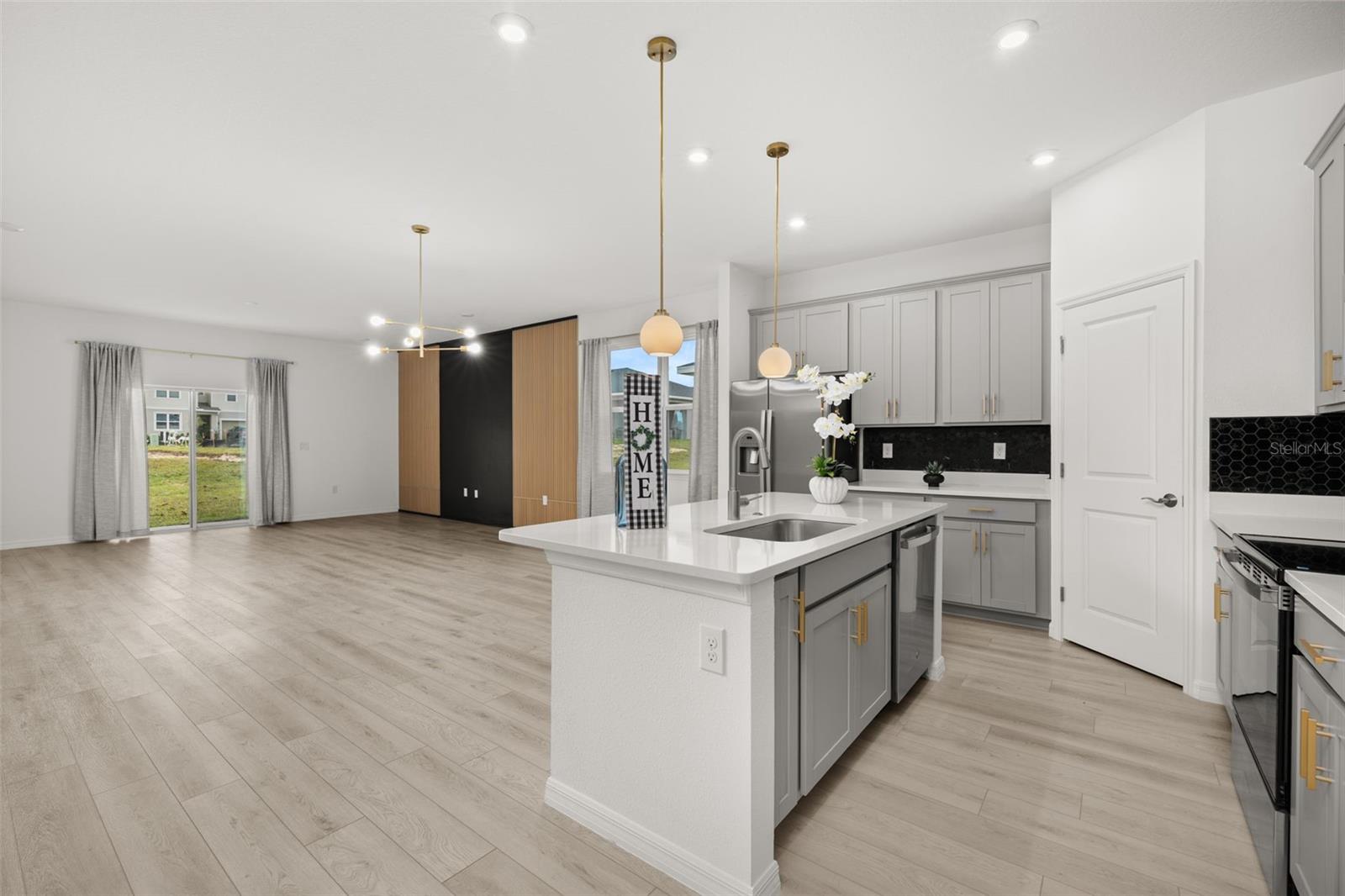 COVERED BRIDGE/LIBERTY BLUFF P - Residential Lease