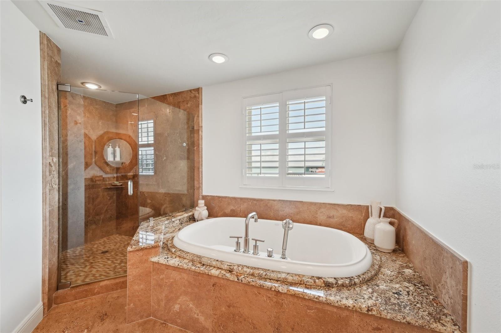 MAJESTIC BAY - Residential