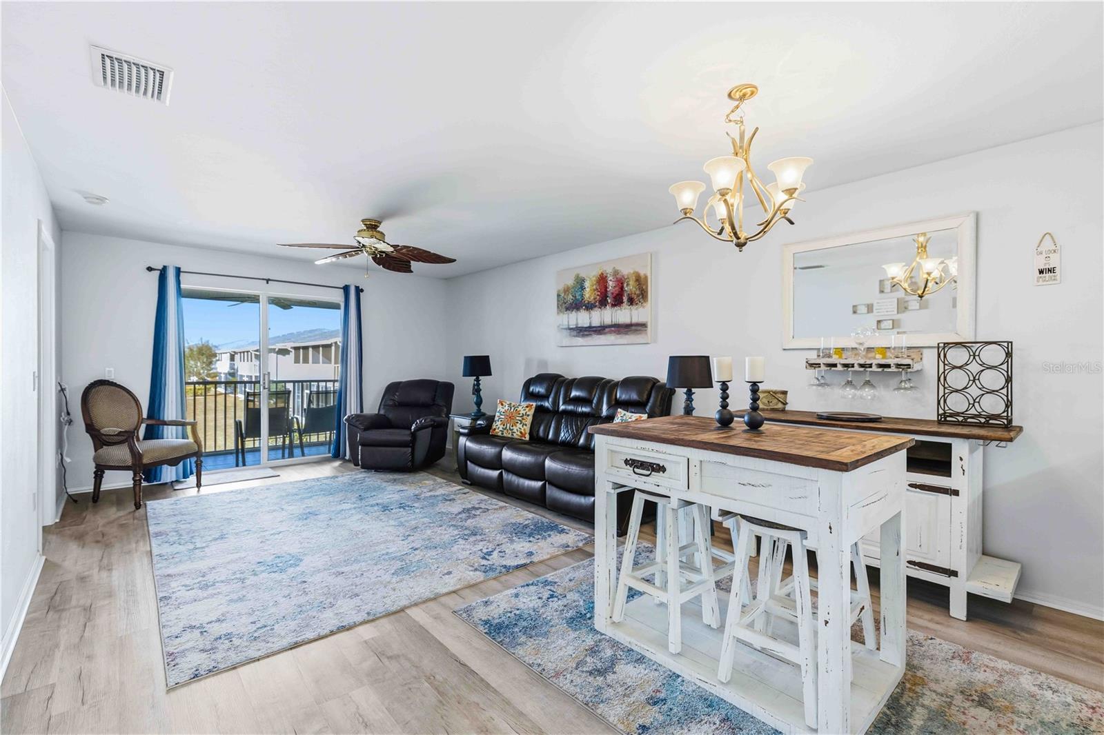 LAKES EDGE PH 04 - Residential