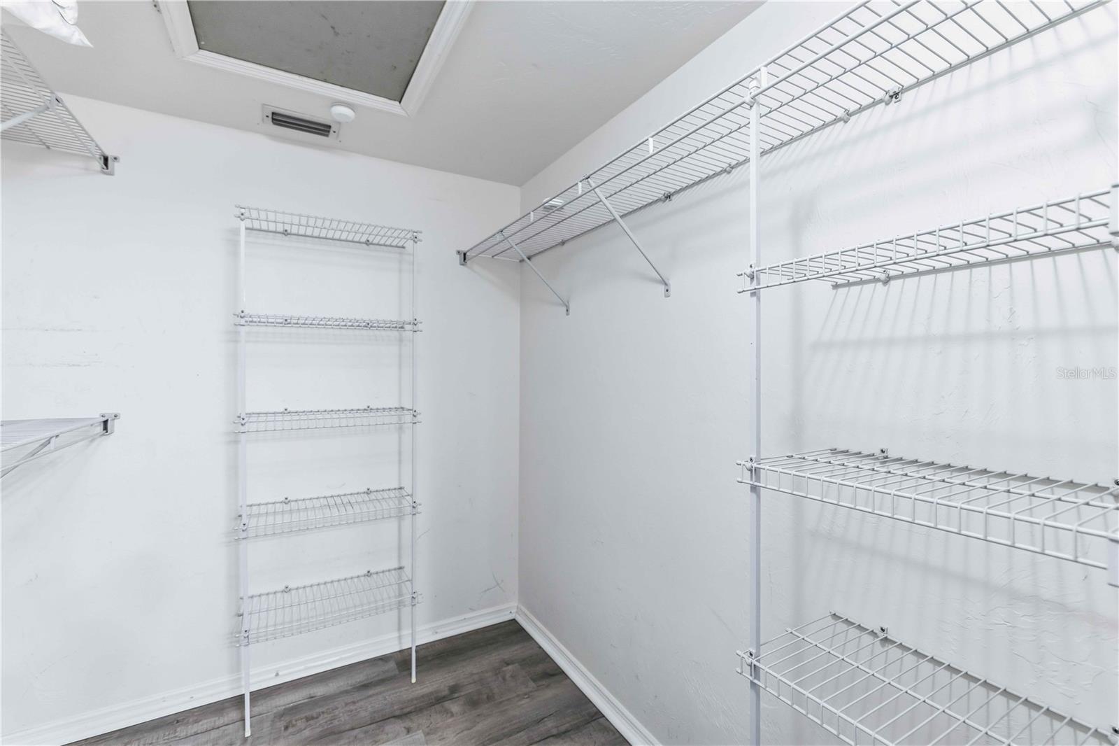 LAKES EDGE PH 04 - Residential