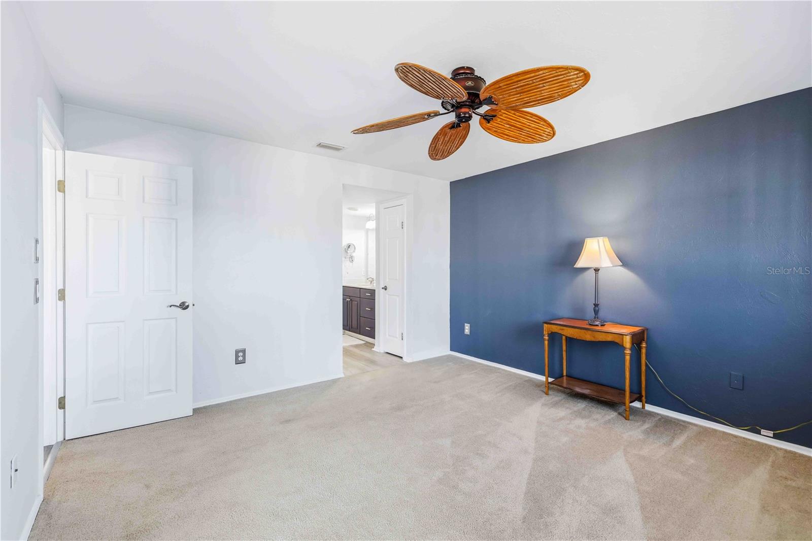 LAKES EDGE PH 04 - Residential