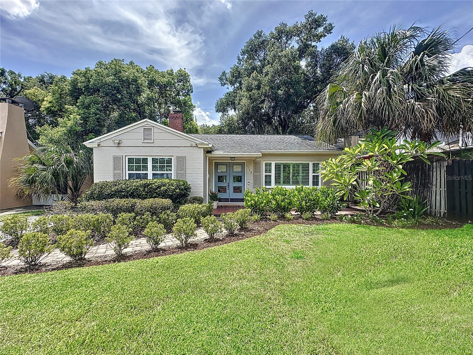 1118 POINSETTIA AVE