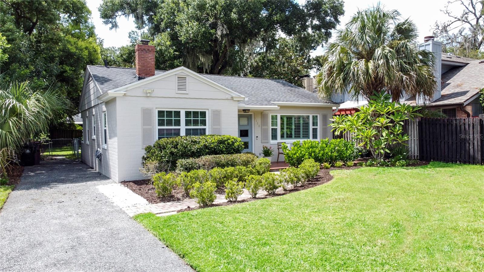 1118 POINSETTIA AVE