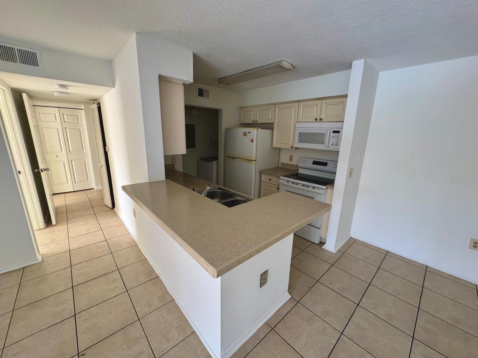 1222 BERMUDA LAKES LANE 106