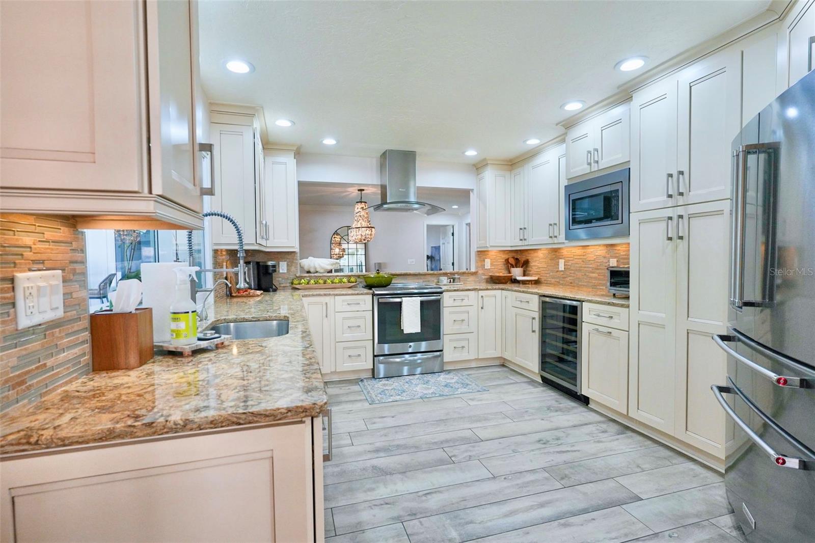 LAKES ESTATES 3 OF SARASOTA - Residential