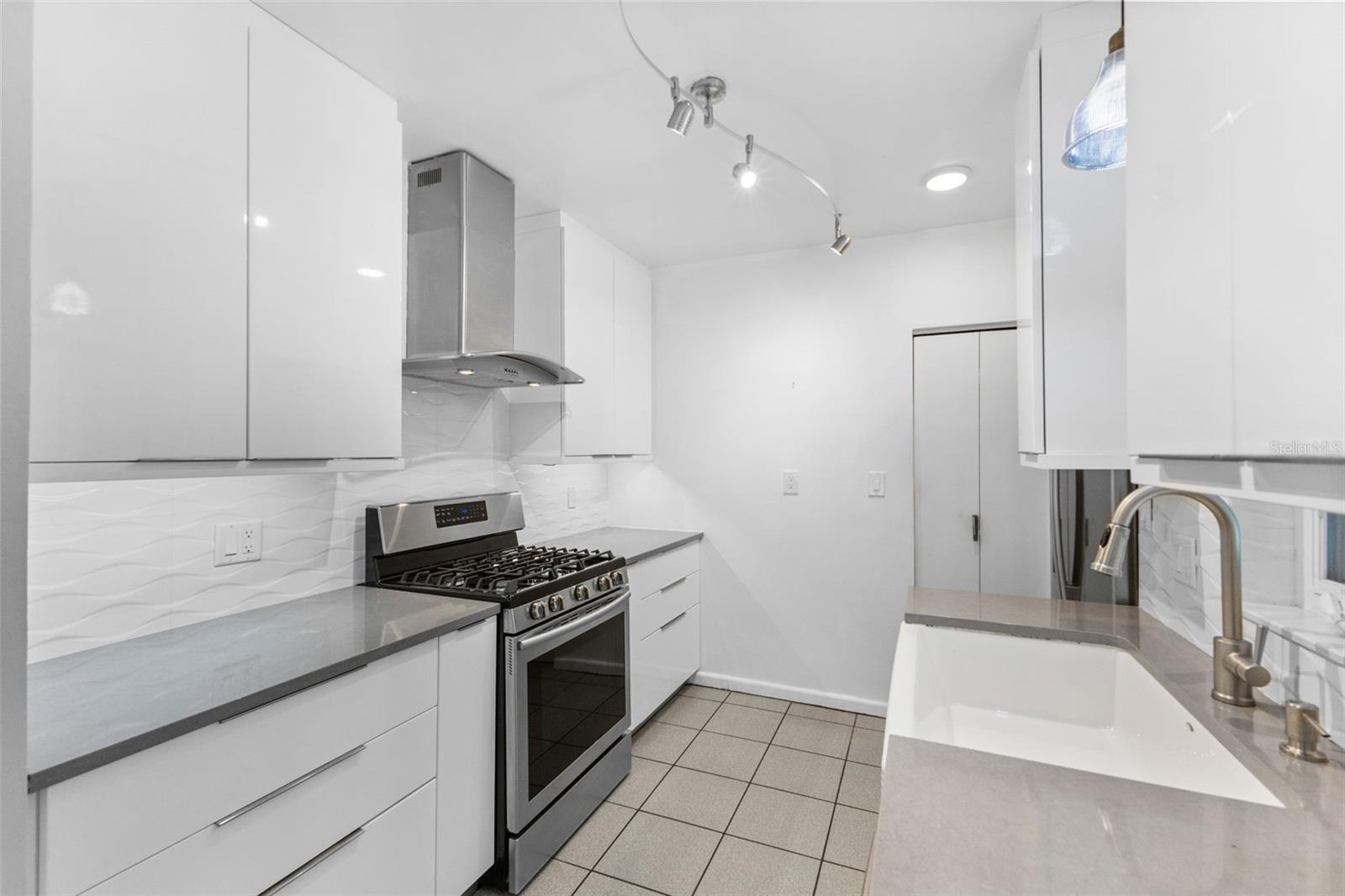 SNELL ISLE BRIGHTWATERS SEC 1 REP - Residential